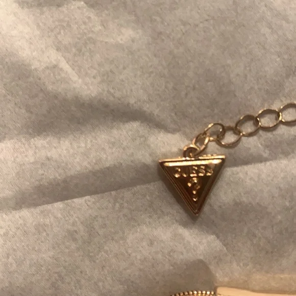 Guess necklace goldtone necklace - Picture 7 of 10